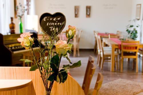 Hotel Landgasthof Wallburg 엘트만 외부 사진